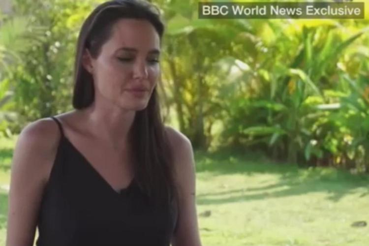 Angelina Jolie (fermo immagine da YouTube)