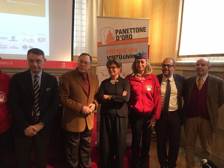 Milano: la virtù civica è rosa, a tante donne il premio 'Panettone d'oro'