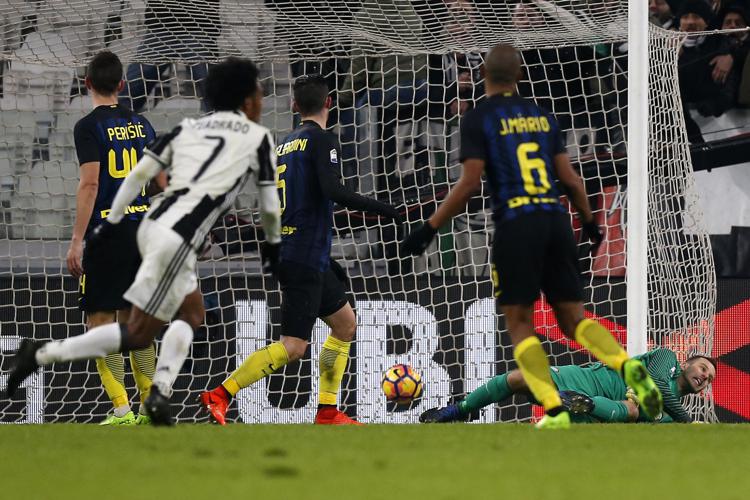 Il gol partita di Juan Cuadrado (foto Afp) - AFP