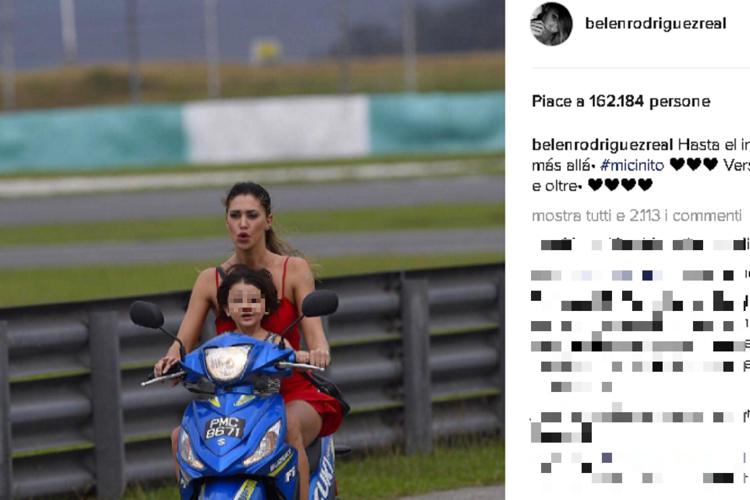 Belen sullo scooter con il figlio Santiago (foto da Instagram)