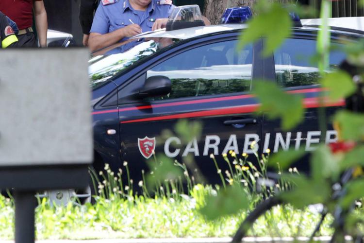 Milano, blitz dei carabinieri al campo nomadi di via Valle: 90 controllati
