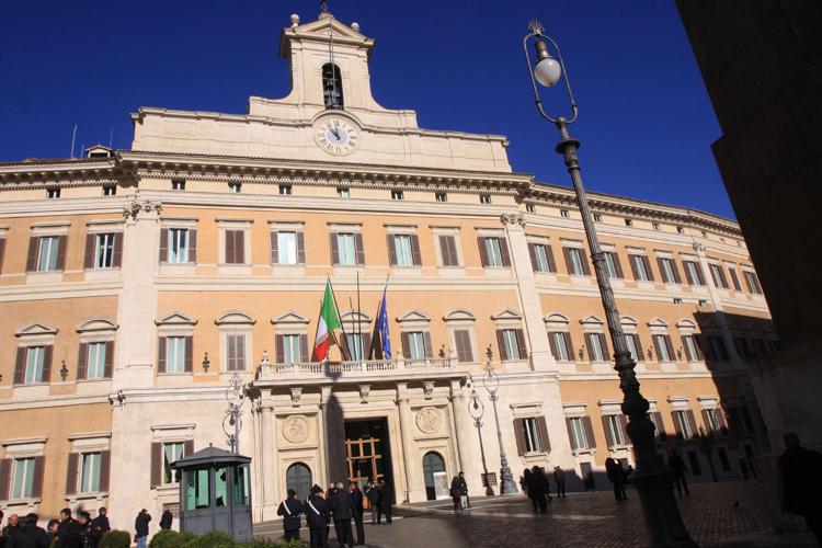 Da Alitalia agli immigrati, gli emendamenti presentati dal governo alla manovra