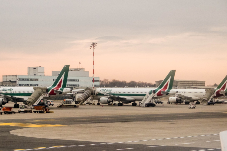 Gentiloni urges Alitalia workers to accept last-ditch deal