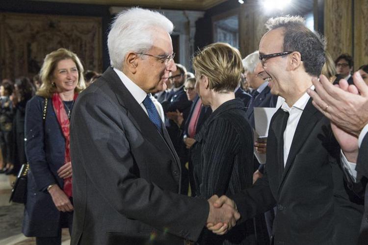 Il presidente della Repubblica, Sergio Mattarella, con Roberto Benigni (foto ufficio stampa del Quirinale)