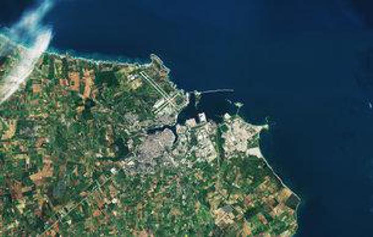 brindisi fotografata dal satellite Sentinel-2B (Foto ESA) 