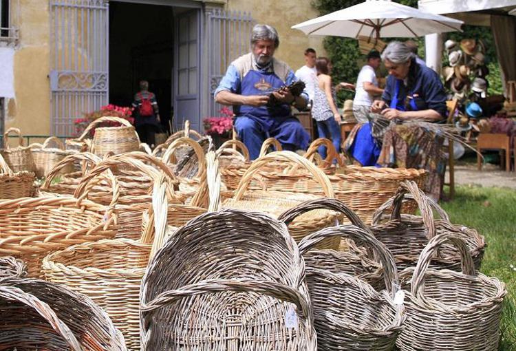 Mestieri: a Firenze si impara intreccio paglia e altre tradizioni artigianali