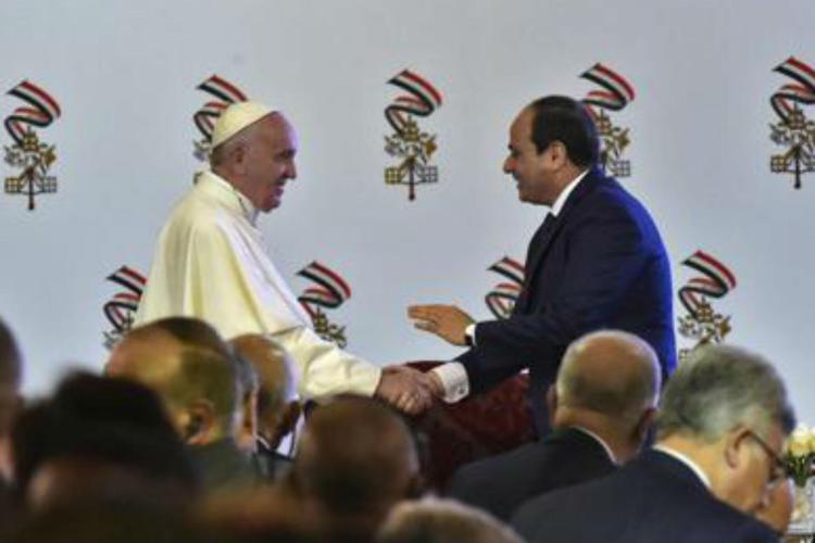 Papa Francesco e al-Sisi (Afp)