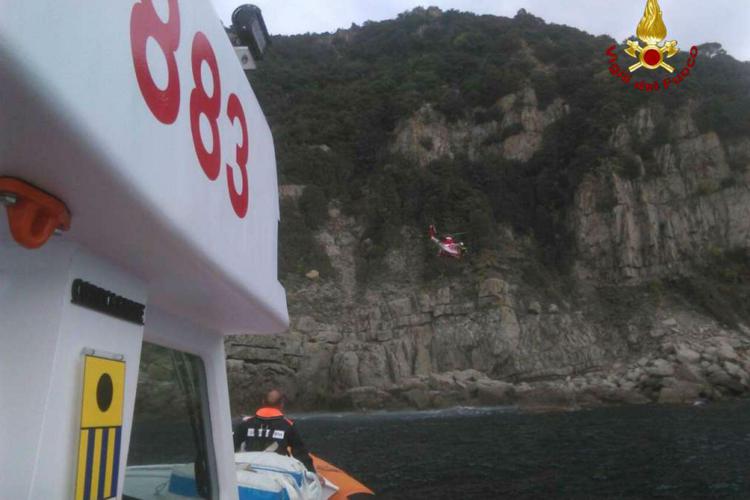 Genova: bloccati sotto scogliera, 4 ragazzi soccorsi da Vigili del Fuoco