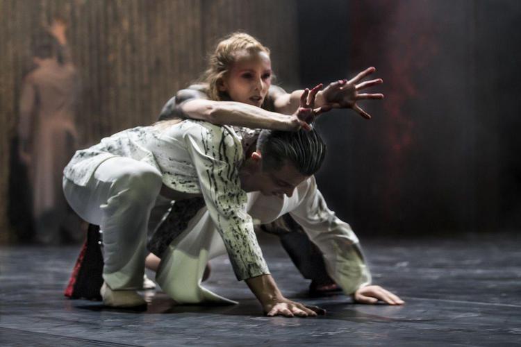 Ina Broecky, interprete e coreografa con Walter Matteini, dello spettacolo dedicato a 'Faust'   