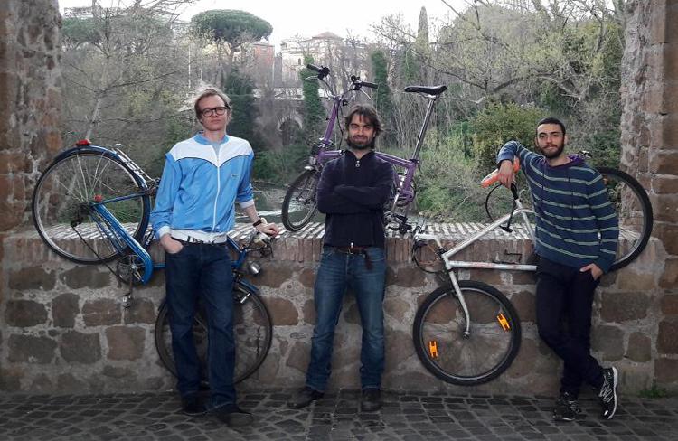 Sostenibilità: tre attori in bicicletta, parte 'Altri mondi bike tour'