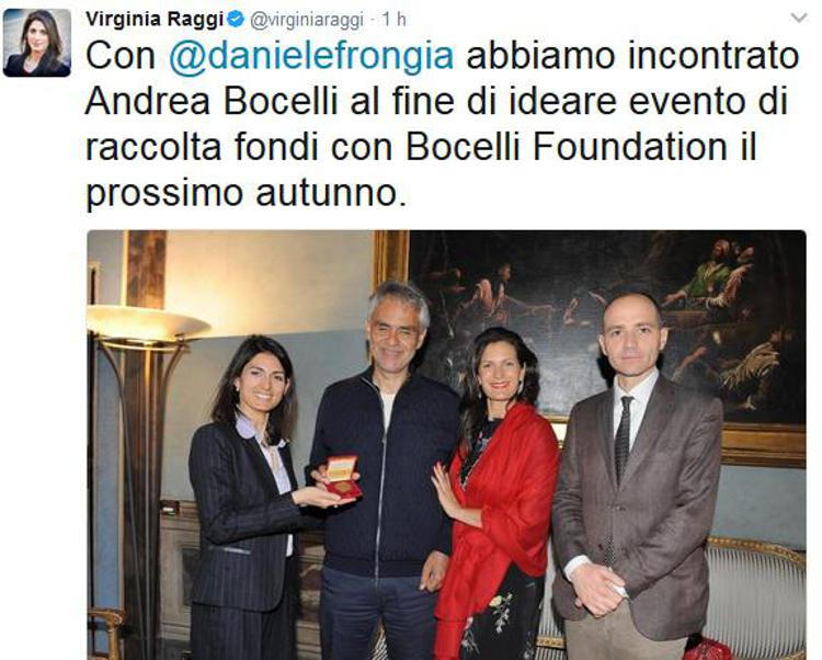 Roma, Raggi incontra Bocelli: 