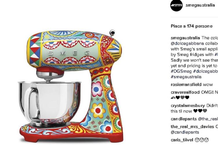 Un'impastatrice Smeg realizzata in collaborazione coon Dolce&Gabbana (foto da Instagram)