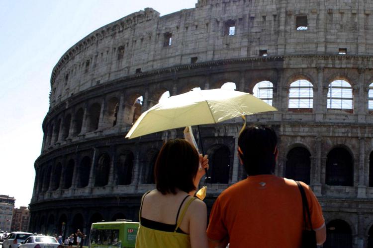 Rome culture officials eye Colosseum security fence
