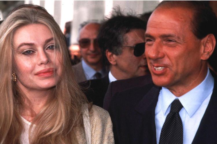 Veronica Lario con Silvio Berlusconi (Fotogramma)
