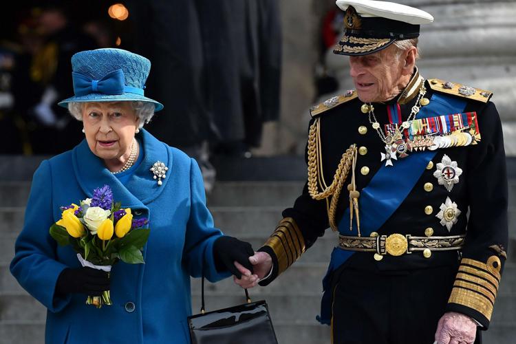 Il principe Filippo con Elisabetta II (Foto Afp)