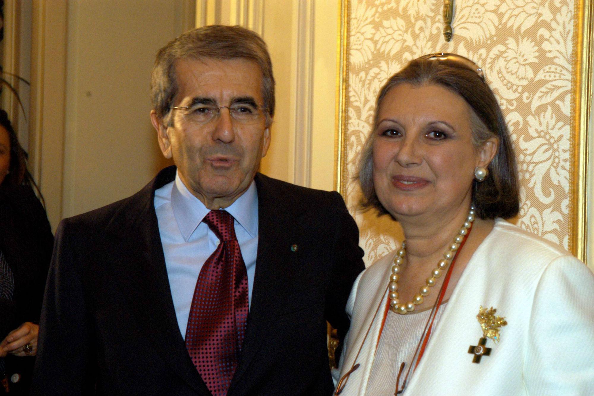 L'imprenditore Merloni con Laura Biagiotti (Fotogramma)