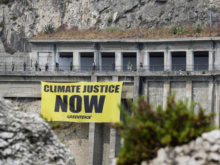 G7: Greenpeace, ogni anno oltre 21 mln migrano per disastri naturali
