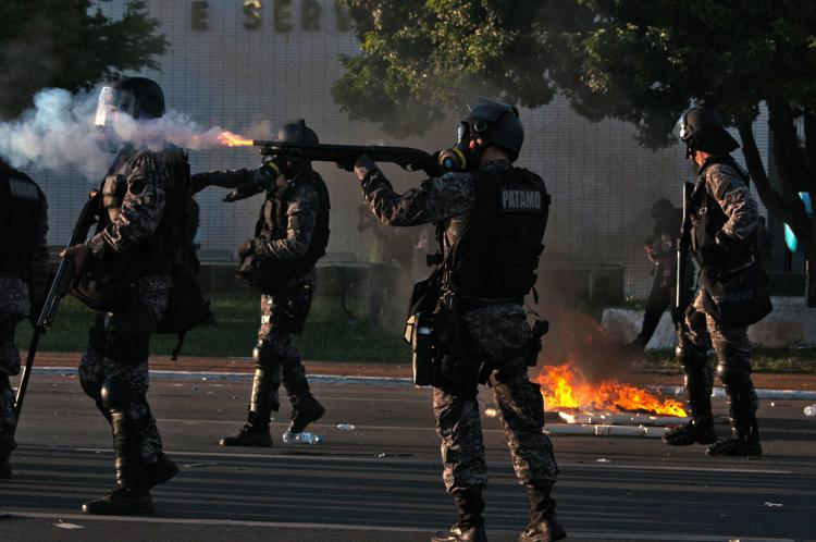 La protesta 'Occupy Brasilia' contro la riforma del mercato del lavoro del presidente Temer (AFP PHOTO) - (AFP PHOTO)