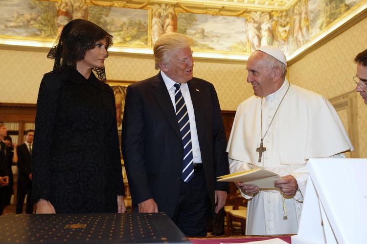 Donald Trump con la moglie Melania e Papa Francesco (Afp) - AFP