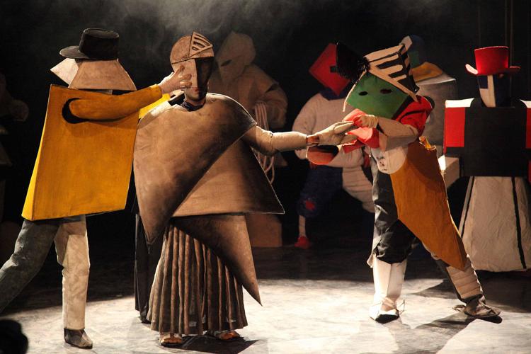 'Un'immagine della 'Vittoria sul Sole', opera 'futurista' in scena al Teatro Alighieri, nell'ambito di Ravenna Festival 