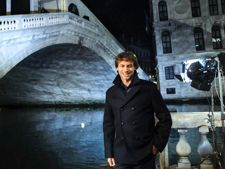 Alberto Angela durante le riprese di 'Stanotte a Venezia'