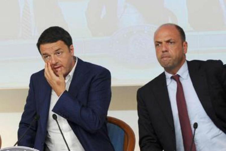 Matteo Renzi e Angelino Alfano (Foto Fotogramma)