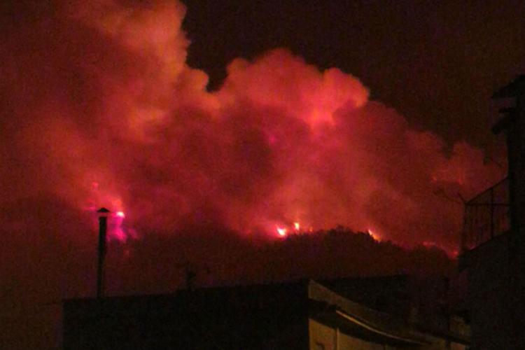 Milano, discarica in fiamme a Senago