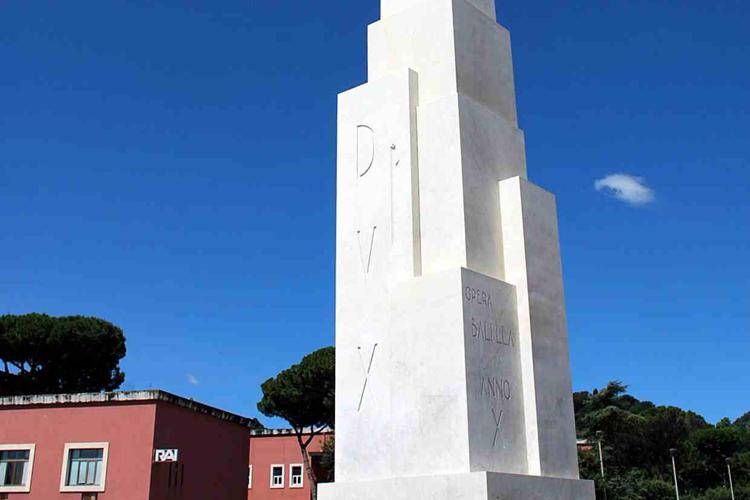 Foro Italico a Roma, con l'obelisco di Mussolini e la scritta DVX (FOTOGRAMMA) - (FOTOGRAMMA)