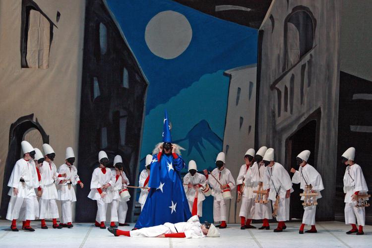 Una scena del balletto 'Pulcinella', in scena a Pompei con la compagnia dell'Opera di Roma diretta da Eleonora Abbagnato