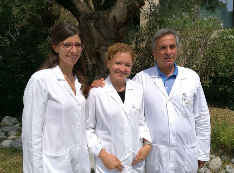 Gli autori della scoperta Ilaria Coscorich, Marika Falcone e Vittorio Martinelli (foto Irccs San Raffaele, Milano)