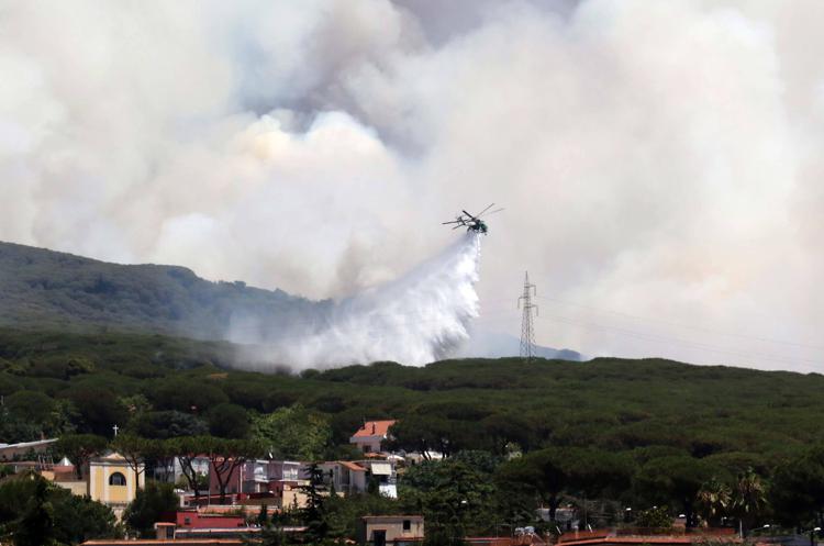 Incendi dolosi sul Vesuvio (FOTOGRAMMA) - (FOTOGRAMMA)