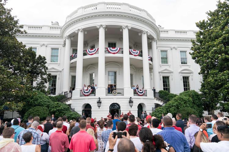 Washington, la Casa Bianca addobbata per il 4 luglio (AFP PHOTO) - (AFP PHOTO)