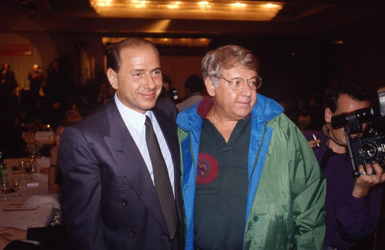 Silvio Berlusconi e Paolo Villaggio insieme negli anni '90 (Fotogramma) - FOTOGRAMMA