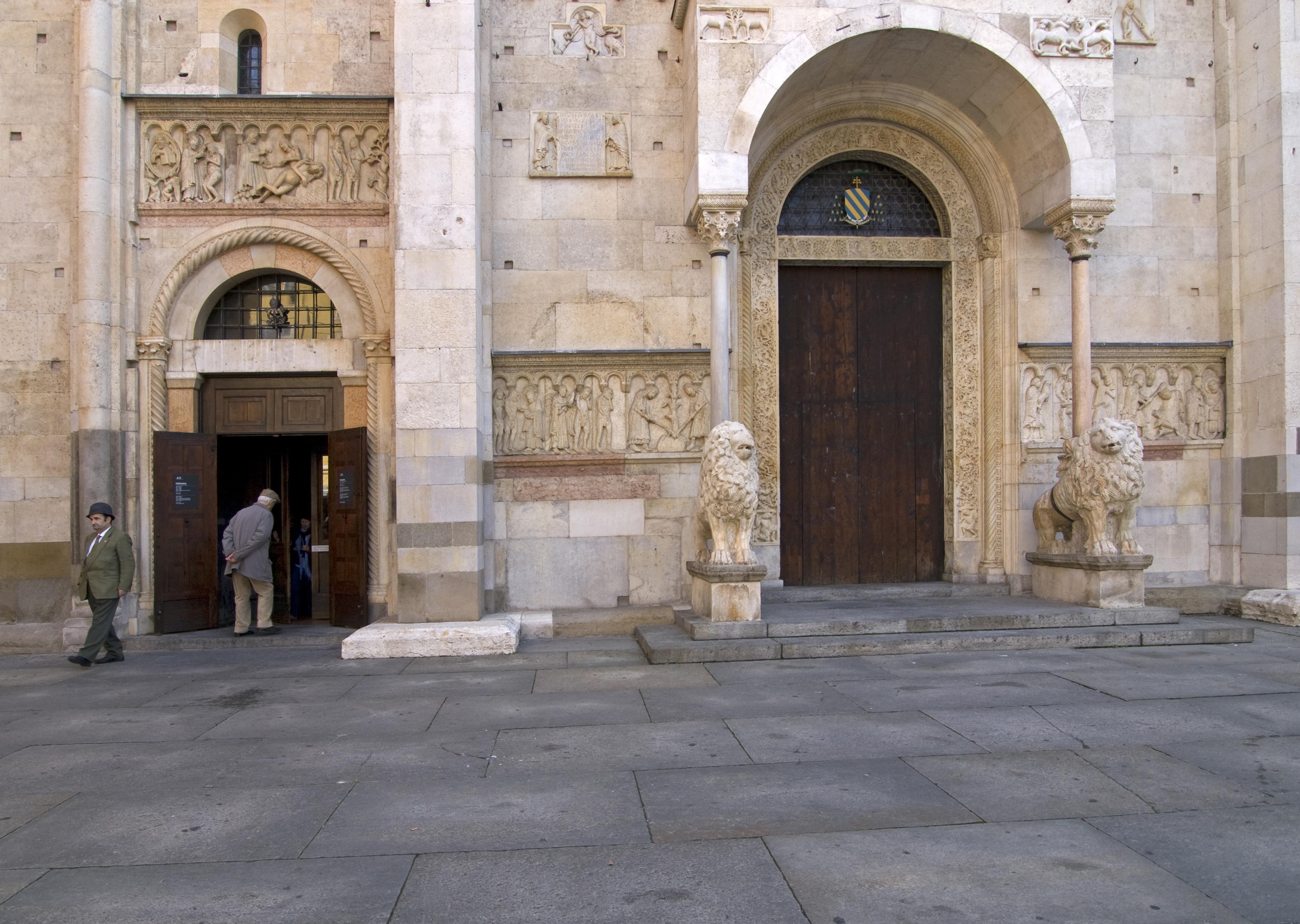 Duomo, i portali della facciata con Storie della Genesi (CREDIT: Mario Vianelli)