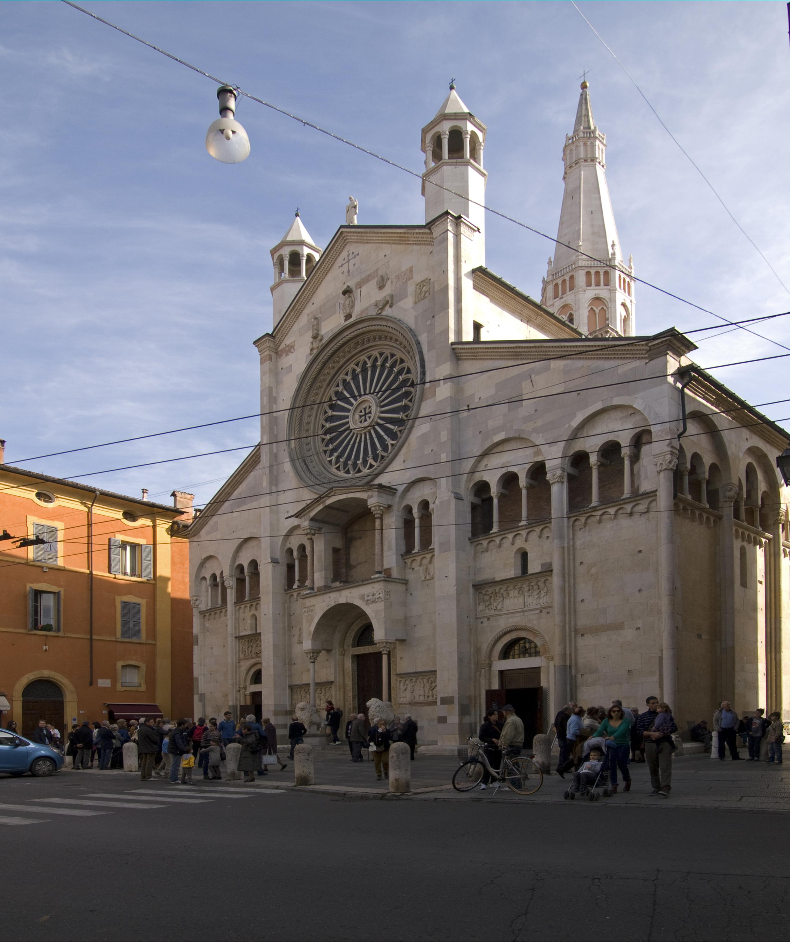 Facciata del Duomo e Ghirlandina (CREDIT: Mario Vianelli)