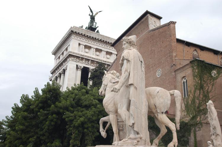 Roma, turista denuncia tentato stupro all'Aracoeli