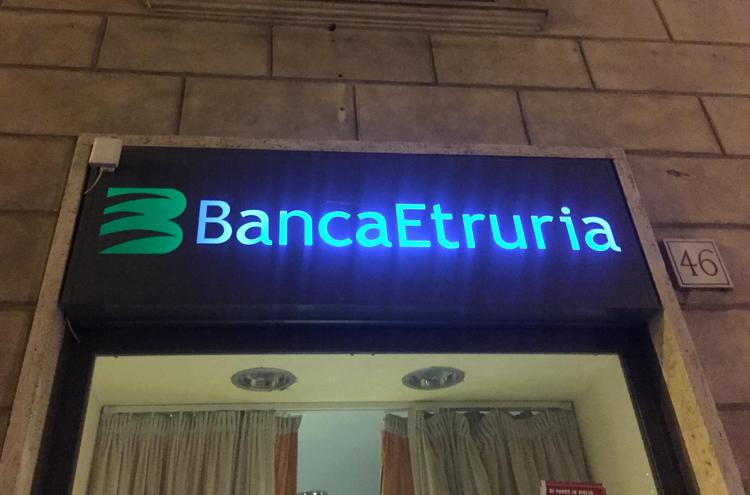 Banca Etruria, da Consob sanzioni per 2,7 milioni