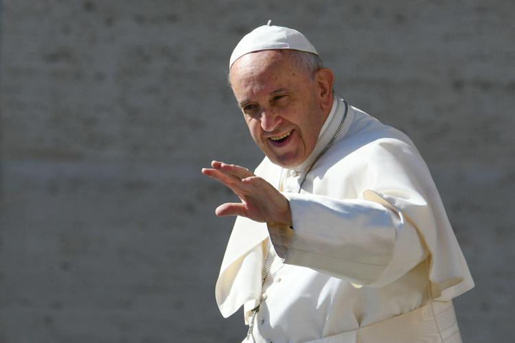 Pope Francis urges protection for children online