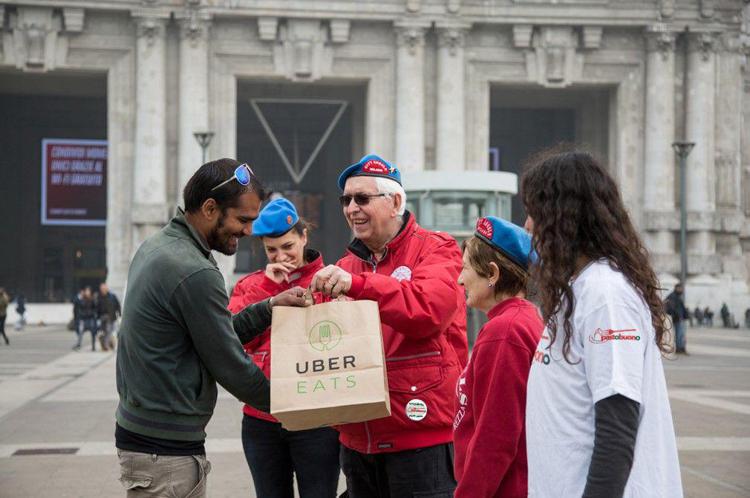 Lombardia: UberEATS, oltre 100 pasti al giorno per persone in difficoltà