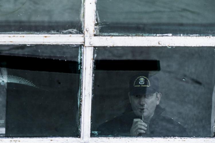 Un ufficiale della Marina argentina nella base di Mar del Plata (Afp) - AFP