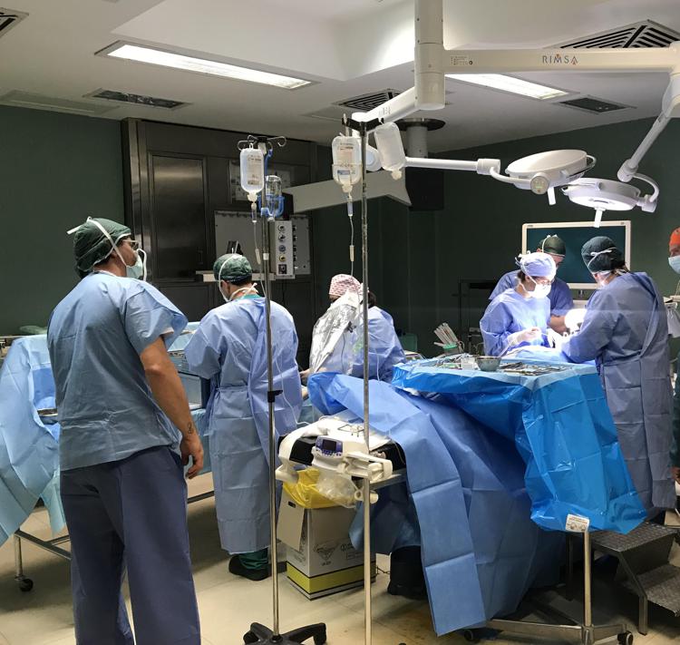 Chirurgia: ernia cervicale, a Villa Tiberia Hospital debutta l'exoscopio