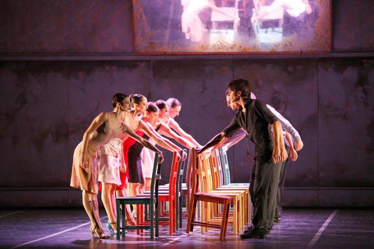 Una scena di 'Contemporary Tango' lo spettacolo firmato da Milena Zullo  per il Balletto di Roma in scena al Teatro Vittoria
