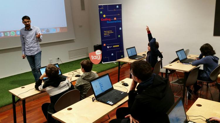 Ict: Poste Coding Generation, pienone a Roma per i corsi dedicati a ragazzi e genitori