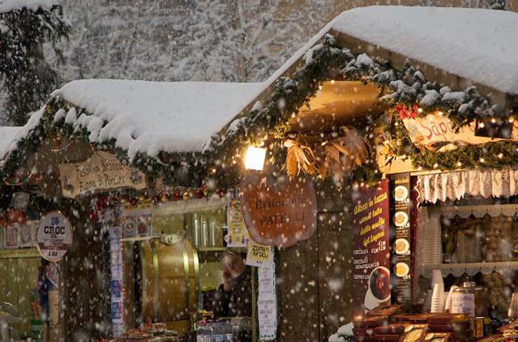 Natale: dolci, luci e creazioni artistiche nei mercatini del Trentino