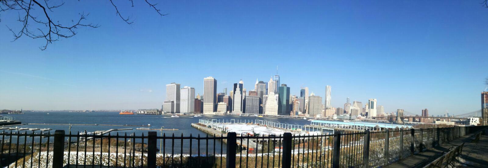 Skyline innevato visto da Brooklyn (Foto Valter Chiappa)