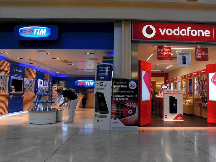 Multa da 10 milioni per Tim e Vodafone