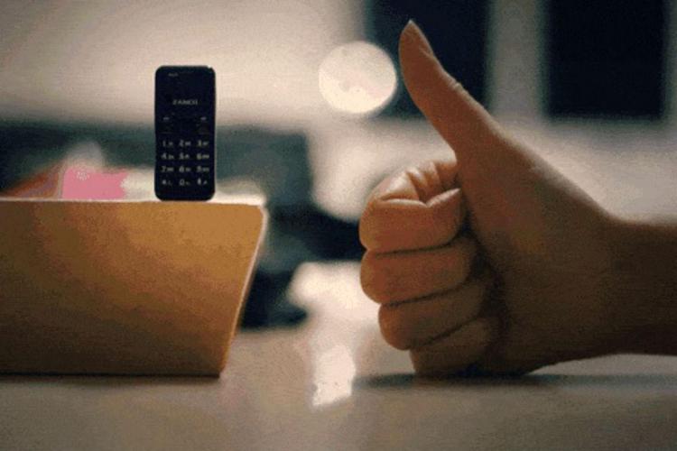 Il telefonino più piccolo del mondo
