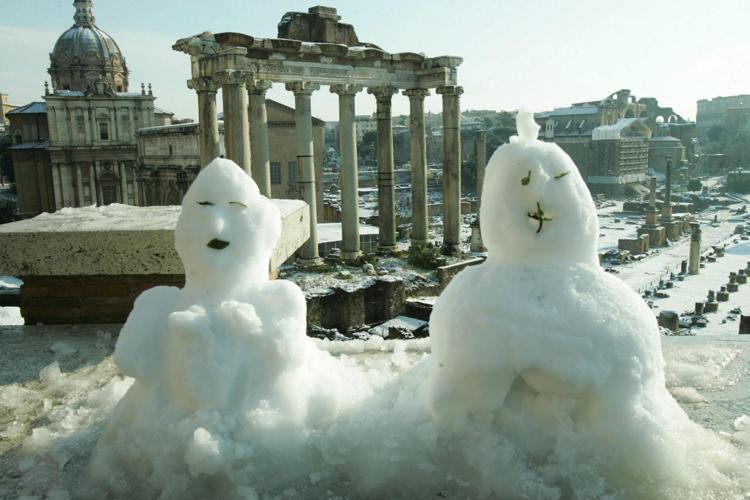 Nevicata ai Fori imperiali di Roma (FOTOGRAMMA)