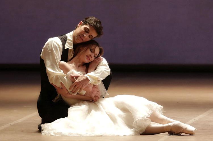 Roberto Bolle e Svetlana Zakharova protagonisti alla Scala della 'Dame aux camélias'  - (foto Brescia e Amisano)
