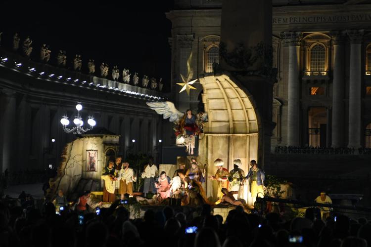 Natale: De Luca, orgogliosi presepe campano in piazza San Pietro
